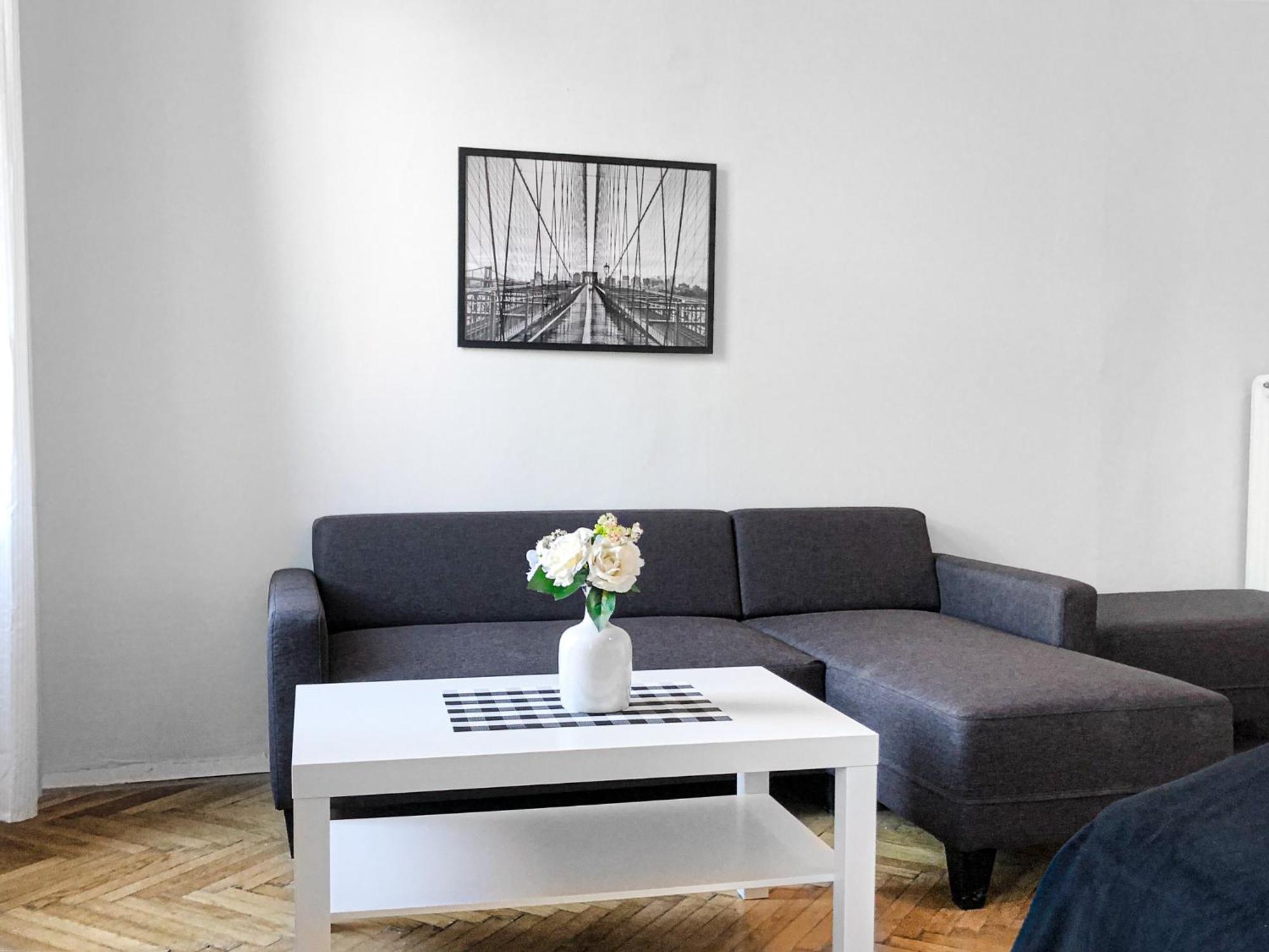 Prime Location Chic Apt, Near Akh Hospital Apartament *
