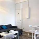Prime Location Chic Apt, Near Akh Hospital