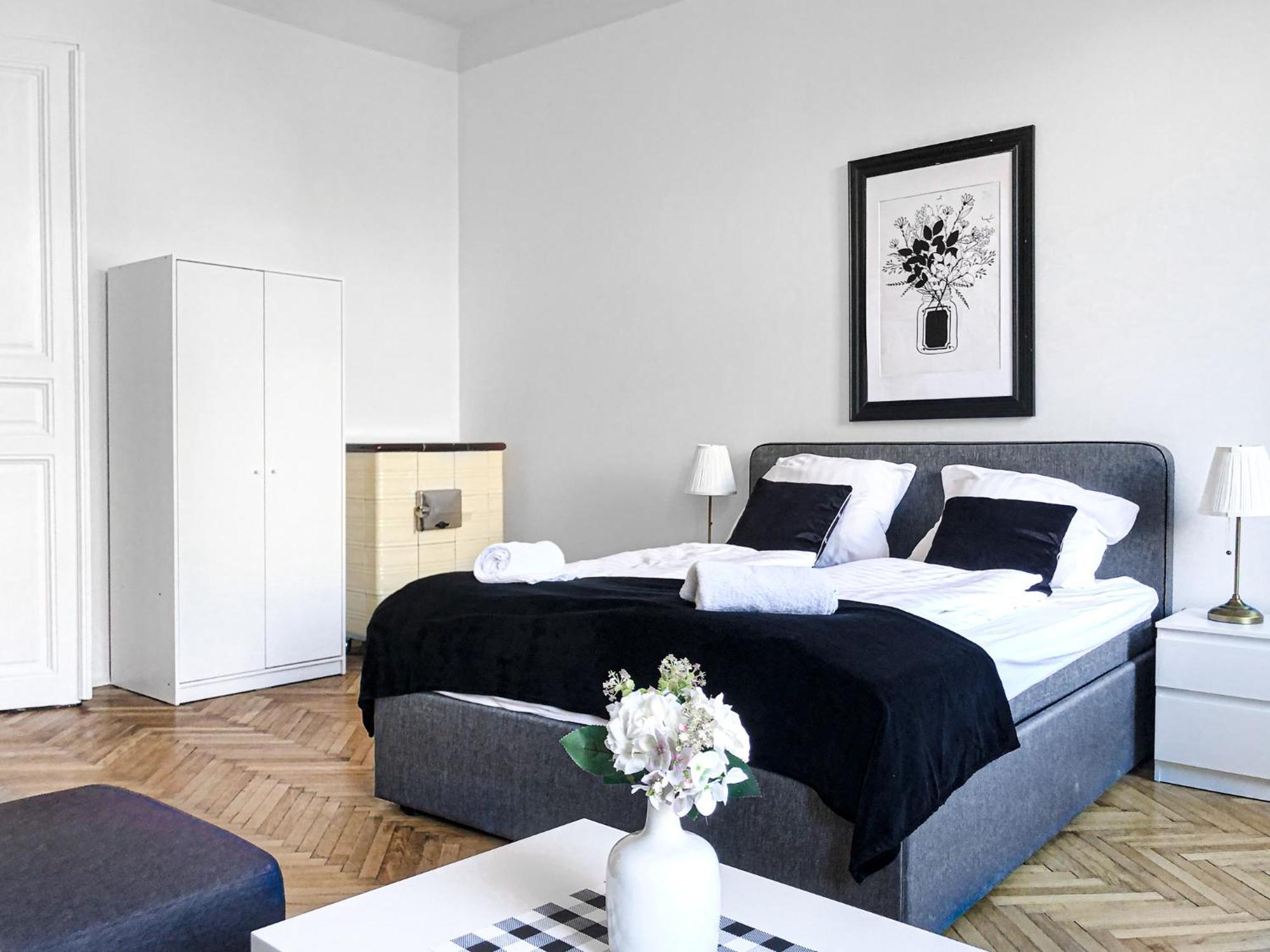 Prime Location Chic Apt, Near Akh Hospital